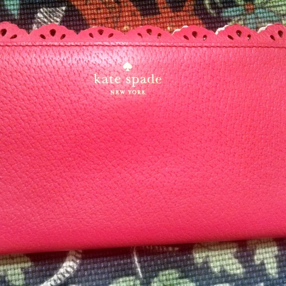 kate spade Handbags - Kate Spade Coral Scalloped Wallet